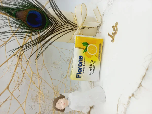 صابون 100 درصد گیاهی حاوی عصاره لیمو برند فلورونا FLORONA