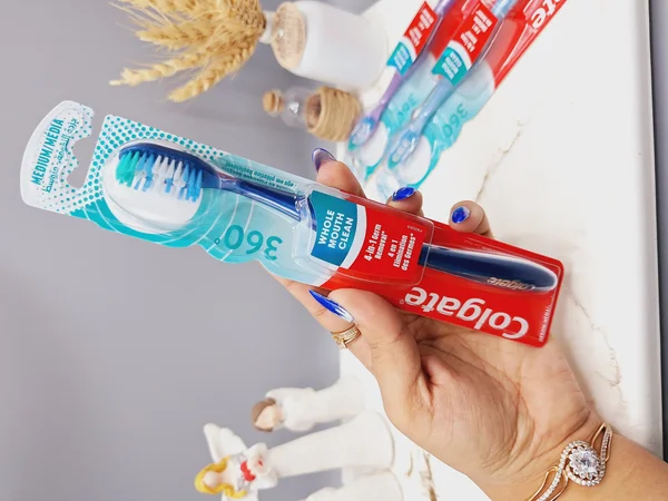 مسواک کلگیت مدل 360 درجه Whole Mouth Clean با برس متوسط کد 3800