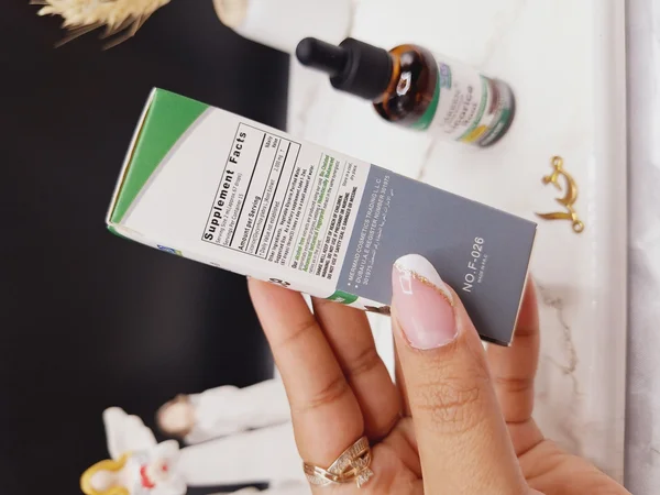 سرم التهاب و زخم پوست عصاره ریشه شیرین بیان LAREEN کد 4206