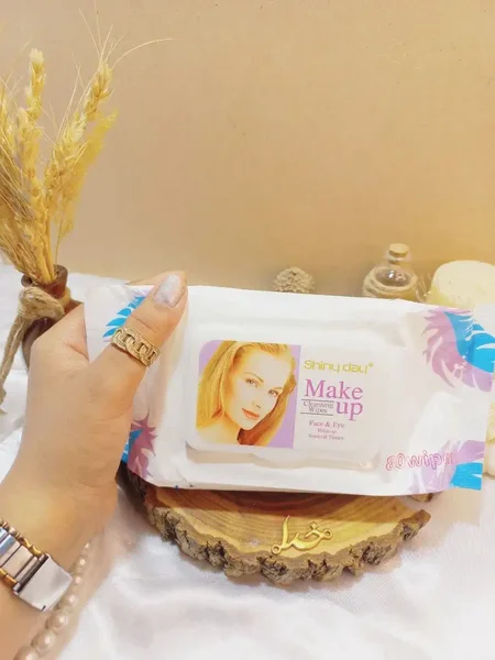 دستمال مرطوب پاک کننده ارایش 80 عددی شانی دی SHINY DAY کد TT0154