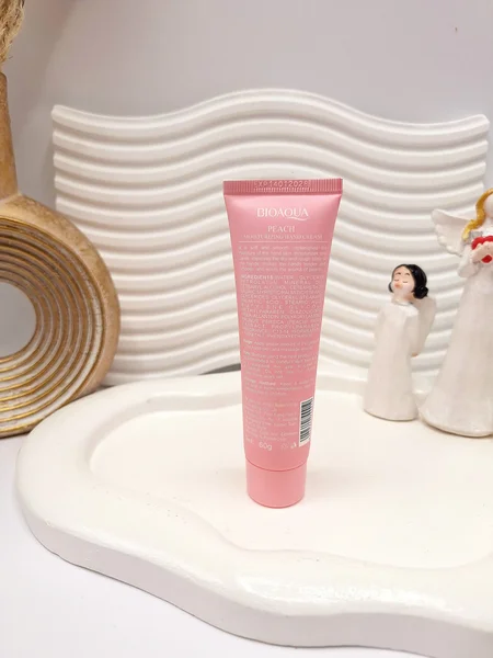 کرم دست مرطوب کننده و آبرسان خوشبو هلو 30گرم بیوآکوا