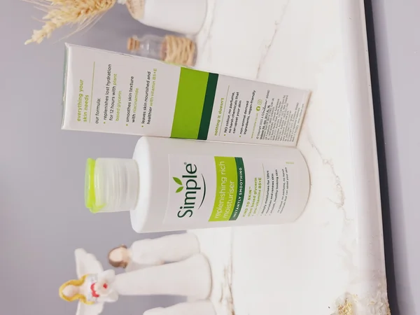 کرم مرطوب کننده و آبرسان سیمپل Simple اصلی کد 3948