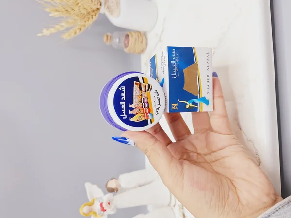 شهد العسل ضد عرق و خوشبو کننده و روشن کننده زیر بغل (رنگ قوطی بنفش)