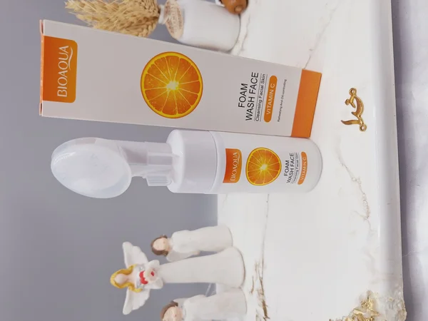 فوم براش دار  شستشو صورت با عصاره ویتامین سی برند بیوآکوا BIOAQUA کد BQY 01962