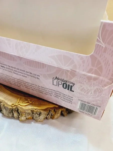 برق لب شاین دار طرح گل وردا بیوتی warda beauty کد WB 2242206 | پخش عمده