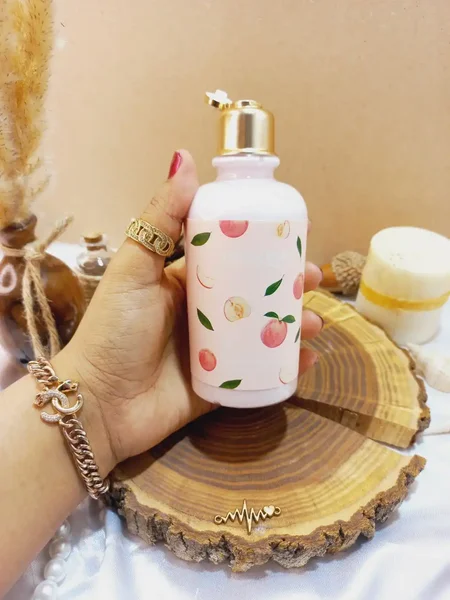 لوسیون بدن هلویی آبرسان فوق قوی و فاقد چربی بیواکوا BIOAQUA