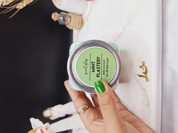 اسکراب لایه بردار تیرگی رایحه گچی نعنا MINT PLASTERY برند secret plus حجم 500ml