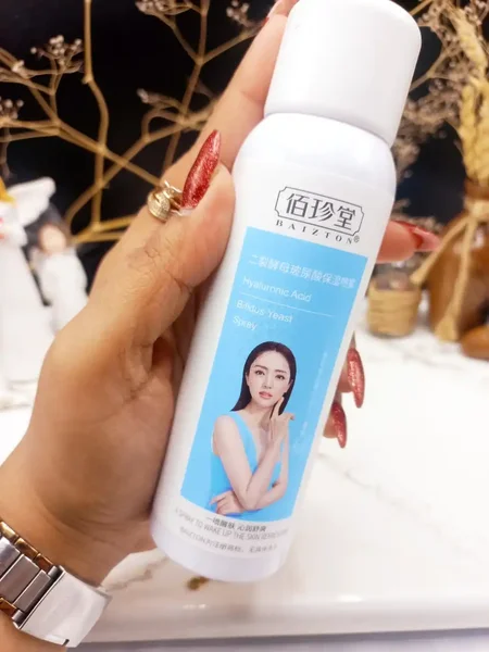 اسپری آبرسان و شاداب کننده هیالورونیک اسید کد BZT74169