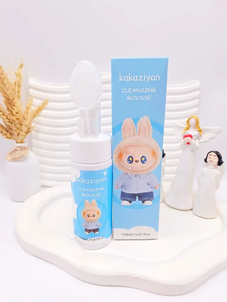 فوم روشن کننده براش دار ترند و پرطرفدار لبوبو کد KL002-3