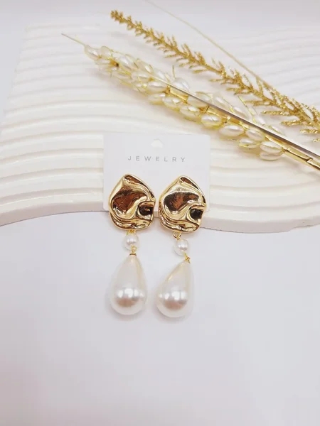 گوشواره آب نقره مدل مجلسی و مینمال مرواریدی