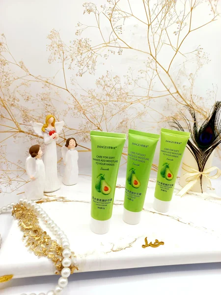 کرم مرطوب و آبرسان دست آووکادو ایمیجز IMAGES کد XXM04937