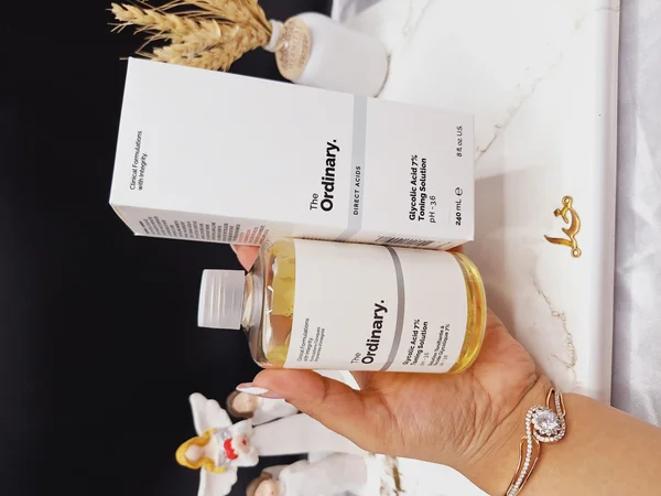 تونر گلیکولیک اسید 7% اوردینری لایه بردار و روشن کننده پوست 240 میلی لیتر کد 9097