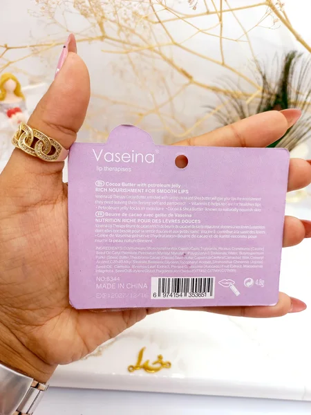 بالم لب فوق آبرسان و مرطوب کننده لب های خشک بلوبری Vaseina کد 8344