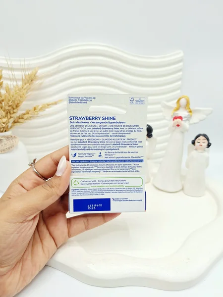 بالم لب برند لابلو توت فرنگی 24ساعته آبرسان اورجینال اصل آلمان کد 8755