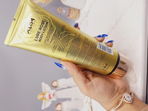 لوسیون بدن XQM حاوی ترکیبات مرطوب کننده و نرم کننده کد 0353