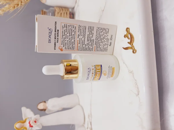 سرم روشن کننده قوی پوست حاوی ویتامین سی برند بیوآکوا BIOAQUA کد BQY 88630