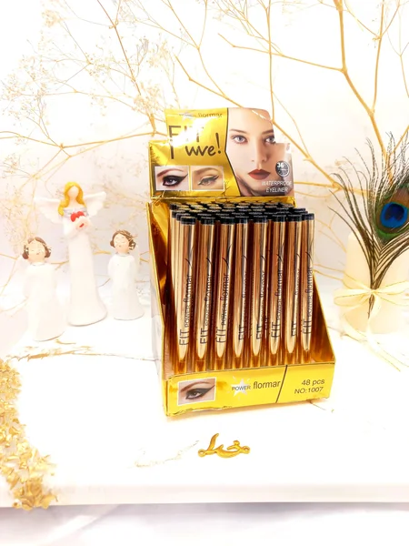 خط چشم مشکی ماژیکی ضدآب فلورمار فیت Fit Flomror (طلایی) کد 1007