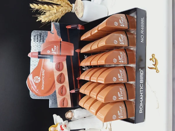 پک رژلب جامد 6 عددی برند رومانتیک برد ROMANTIC BIRD کد R4698L