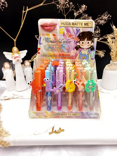 برق لب حرارتی طرح آویز دار حروف انگلیسی هدا مات می HUDA MATTE ME  کد X289