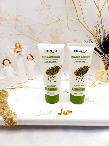 فوم شستشو صورت کنترل چربی و ضد آکنه ماش بیوآکوا BQY53935 BIOAQUA