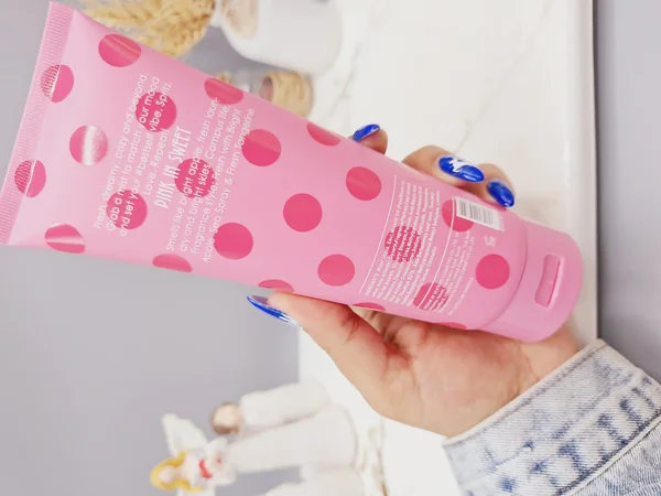 لوسیون عطری خال خالی فوق العاده خوشبو و آبرسان برند PINK IN SWEET حجم 236 گرم مدل Clear &amp; Nature کد 6344