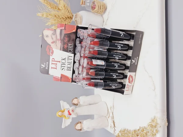 پک 6 تایی رژ جامد مدل پیچی برند Versai پوکه مشکی کد 2308