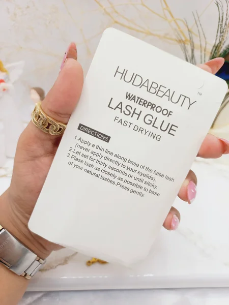 چسپ مژه عالی هدی بیوتی Huda Beauty (کارتن مشکی)