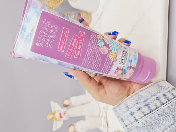 لوسیون عطری فوق العاده خوشبو و آبرسان برند فیلوسوفی حجم 236 گرم مدل SUGAR STARS کد 2742