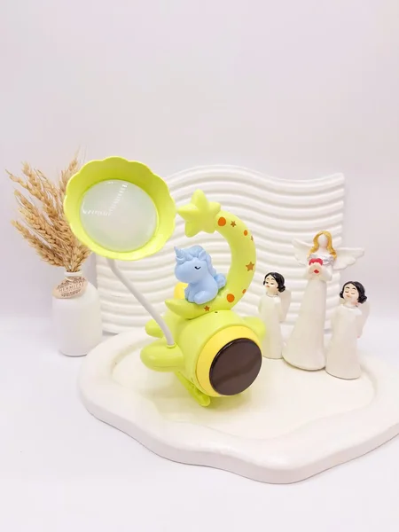 چراغ مطالعه فانتزی طرح هلیکوپتر و اسب تک شاخ کد HQ-12D-1