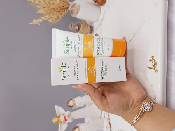 شوینده صورت ویتامین سی سیمپل حجم 150 میل Simple (های کپی درجه 1) اماراتی کد 5651