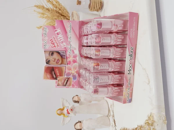 رژ جامد گلیتری خوش رنگ برند موکالره کد 770