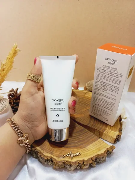 فوم شستشو تیوپی 100 گرمی ویتامین سی بیوآکوا BIOAQUA کد BQY81846