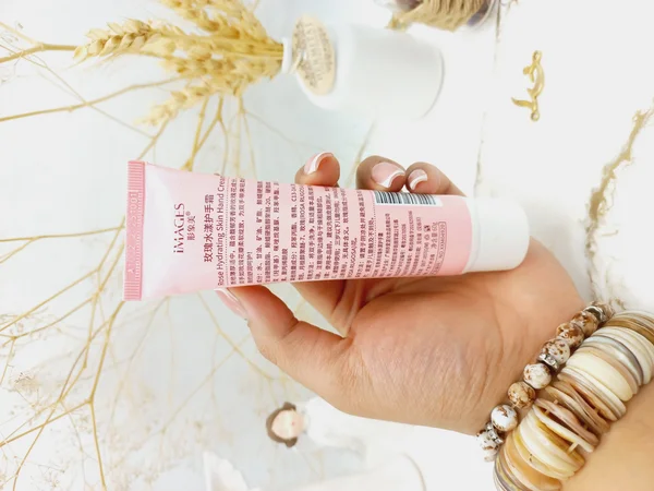 کرم دست تیوپی مرطوب کننده گل رز ایمیجز IMAGES کد xxm04920