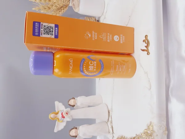 اسپری تنظیم آرایش صورت ویتامین C‏ برند YANGMEI کد 9261