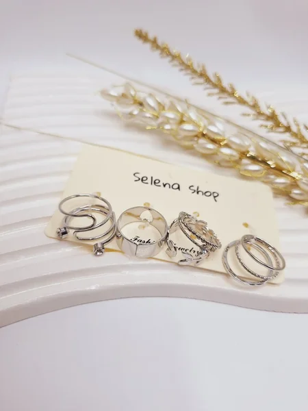 پک انگشتر Selena نقره ای طرح شاخه و برگ آبکاری رادیوم