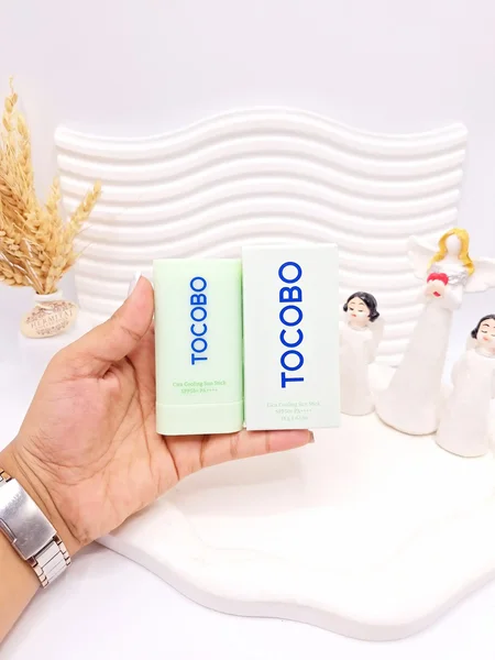 ضد آفتاب استیکی توکوبو مدل تسکین دهنده و خنک کننده حجم 18 گرم مسترکپی کد 0454