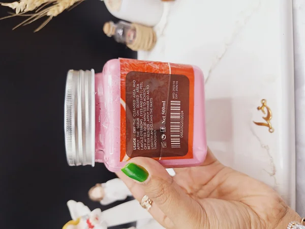 اسکراب لایه بردار تیرگی رایحه گریپ فروتGRAPEFRUIT PLASTERY برند secret plus حجم 500ml