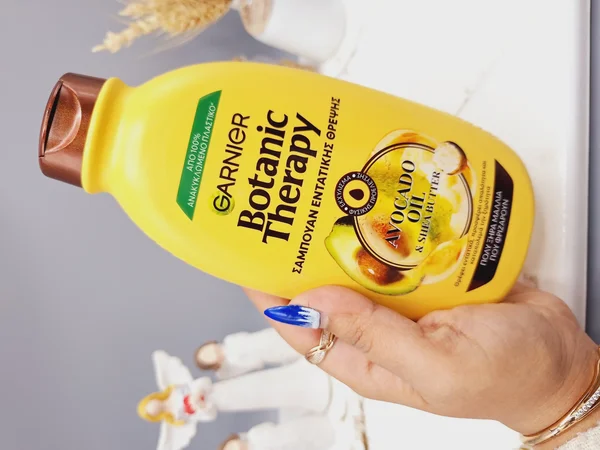 شامپو مغذی فشرده روغن آووکادو و کره شی گیاهی و درمانی برند گارنیر اصلی  حجم 400 میل کد 0590