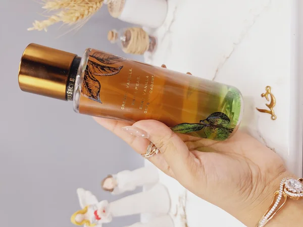بادی اسپلش 250 ml ویکتوریا سکرت مدل Bare Vanilla NOIR اورجینال