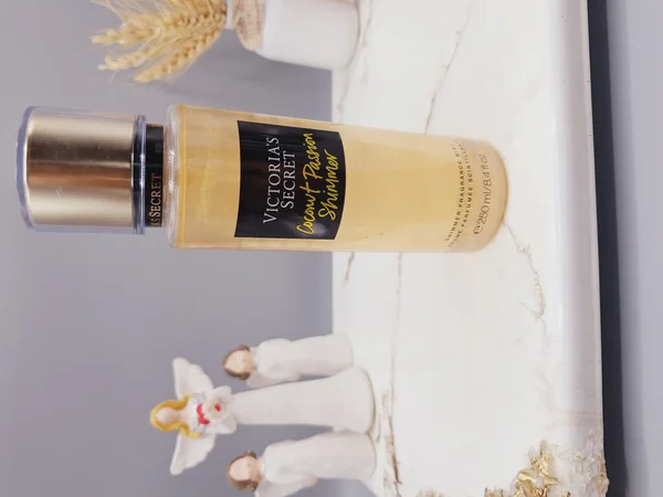 بادی اسپلش 250 ml ویکتوریا سکرت مدل Coconut Passion اورجینال