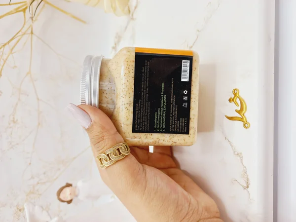 اسکراب شنی بدن کاسه ای هلو هدا بیوتی 320میل HUDABEAUTY