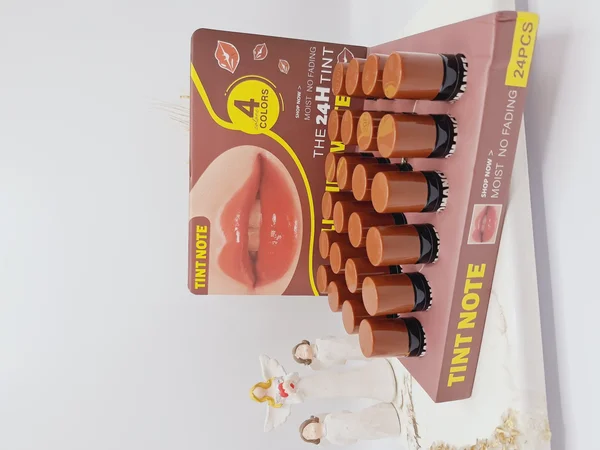 تینت لب قهوه ای بدنه شیشه ای