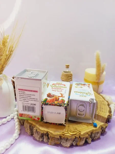 دستمال مرطوب قوطی مربعی طرح بابانوئل وارداتی و باکیفیت کد JB1730