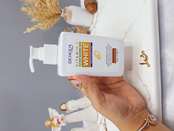 لوسیون بدن سفید کننده و نرم کننده پوست حاوی ویتامین C برند بیوآکوا BIOAQUA کد BQY 88678