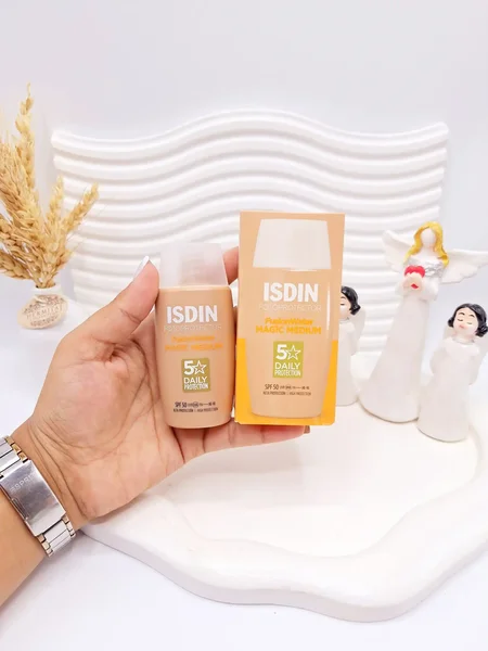 ضد آفتاب ایزدین فیوژن واتر Spf50 مسترکپی کد 0576