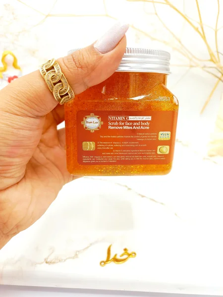 اسکراب شنی صورت و بدن ویتامین سی هپی لیدی HAPPY LADY