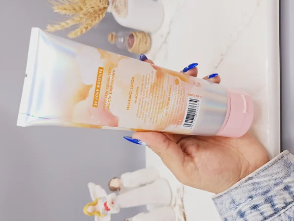 لوسیون عطری فرشته فوق العاده خوشبو و آبرسان برند PINK IN SWEET حجم 236 گرم مدل BienVanilla کد 7664