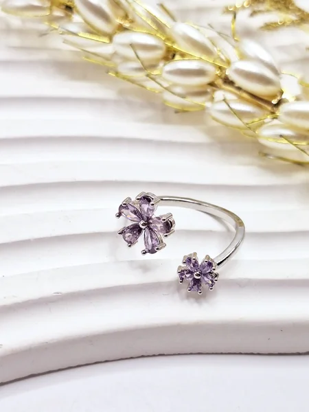 انگشتر جواهری طرح گل بنفش نگین دار فری سایز