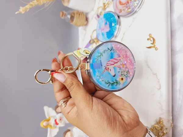 آینه شاین اکلیلی دایره ای طرح اسب تک شاخ به همراه آویز قفلی کد66007