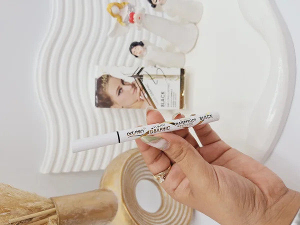 خط چشم ماژیکی فوق العاده با کیفیت برند آرت اسکین کد 975029